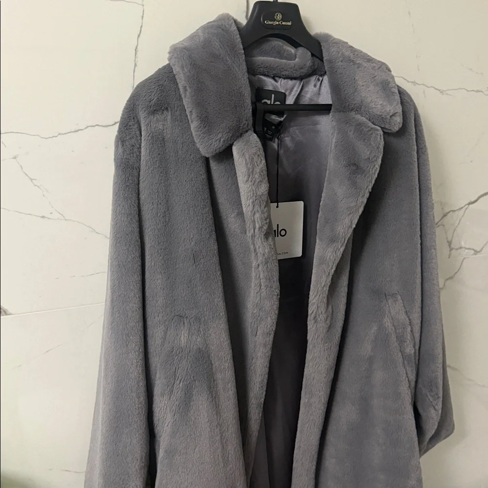 ALO Yoga Plush Faux Fur Coat in Fog.
Medium. NWT. - Picture 3 of 8